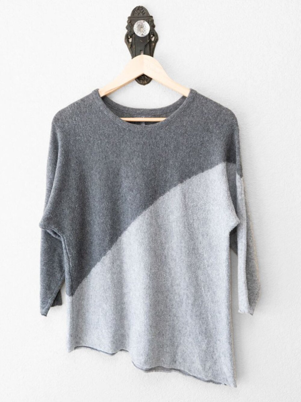 Market & Spruce Sweater Womens M Gray Colorblock Asymmetrical Hem Dolman Knit